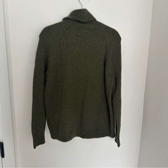 J Crew Turtleneck Sweater Supersoft Yarn Dark Green Color Size Medium Women’s - Picture 7 of 8